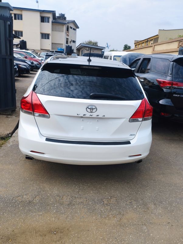 Thumbnail 2 of 2011 Toyota Venza XLE